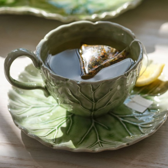 White Lily Pad Tea Cup and Saucer - Picture 3 of 16